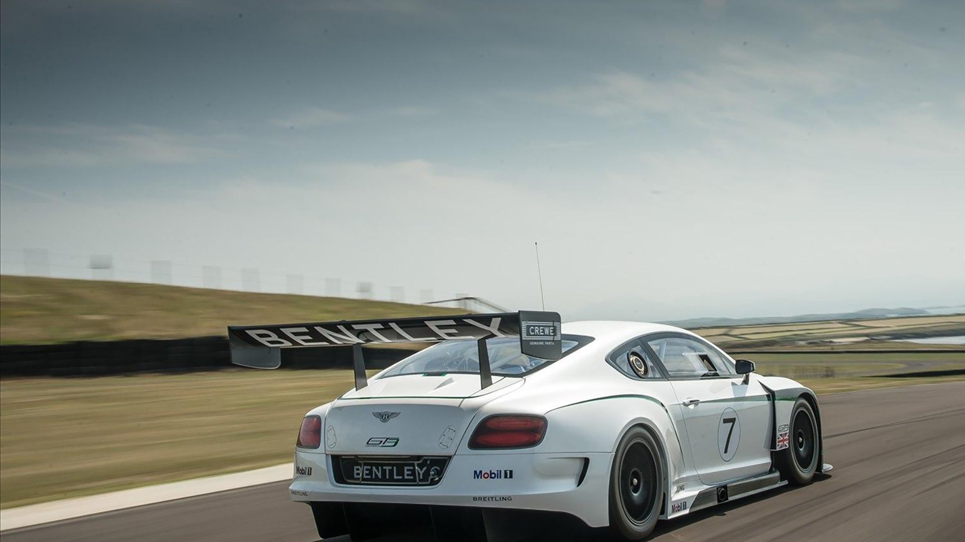 开云官方网页登录-“球场趣闻：明星场外的小趣事”，明星打球